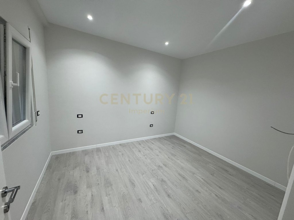 Apartament 1+1 me verandë në kodrën e priftit – I pabanuar, në godinë të re me ashensor