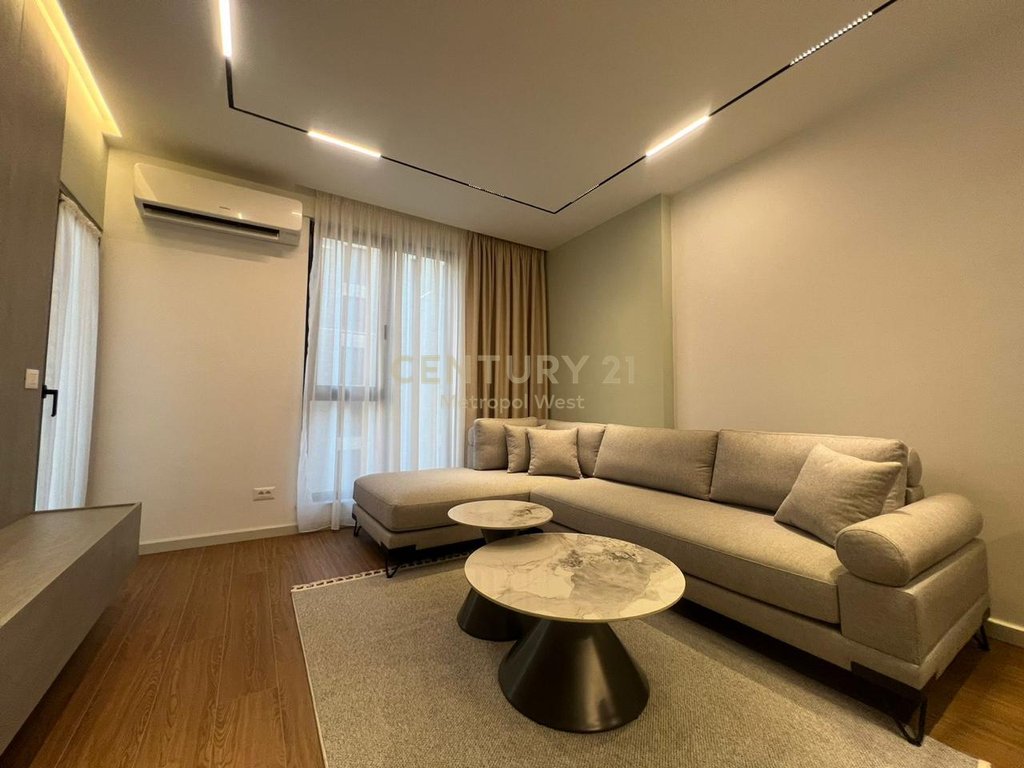 Apartament 1+1 me verandë në kodrën e priftit – I pabanuar, në godinë të re me ashensor