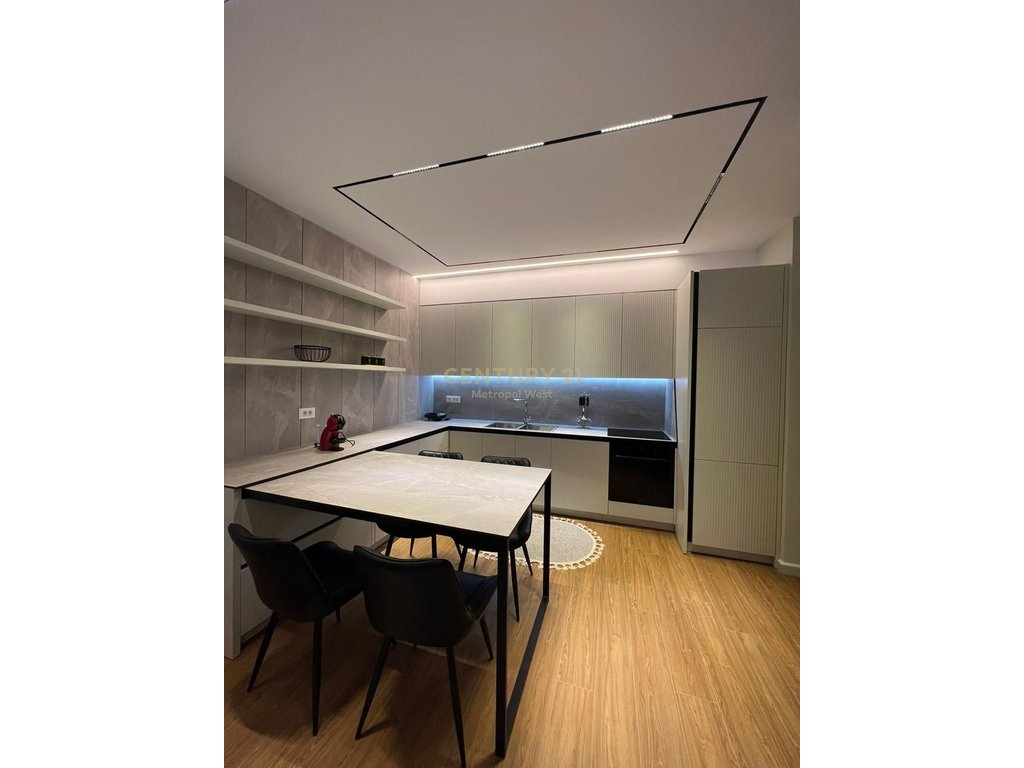 Apartament 1+1 me verandë në kodrën e priftit – I pabanuar, në godinë të re me ashensor
