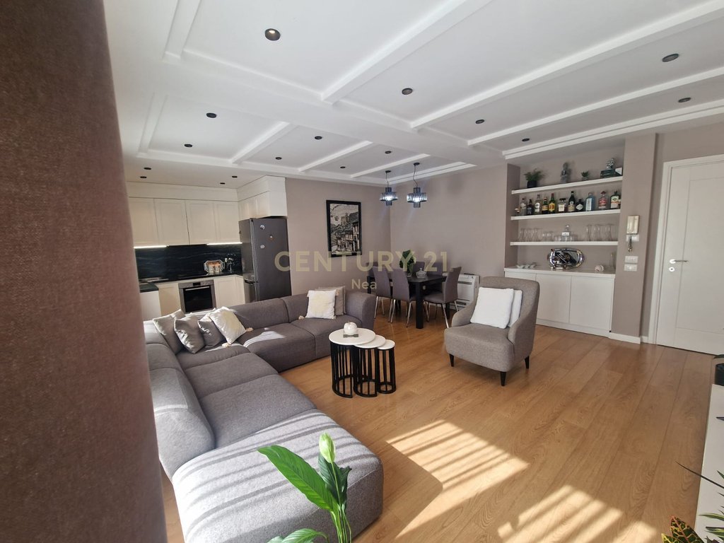 Apartament 1+1 me verandë në kodrën e priftit – I pabanuar, në godinë të re me ashensor