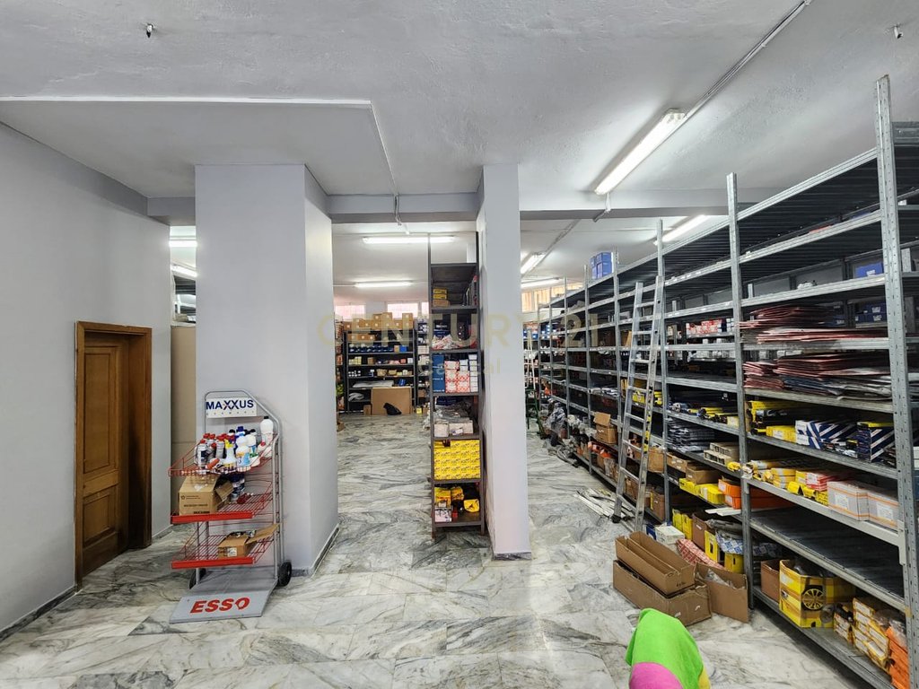Shesim dyqan ose ambjent biznesi kati 0, buze rrugës kryesore dritan hoxha, laprakë - 187 m²