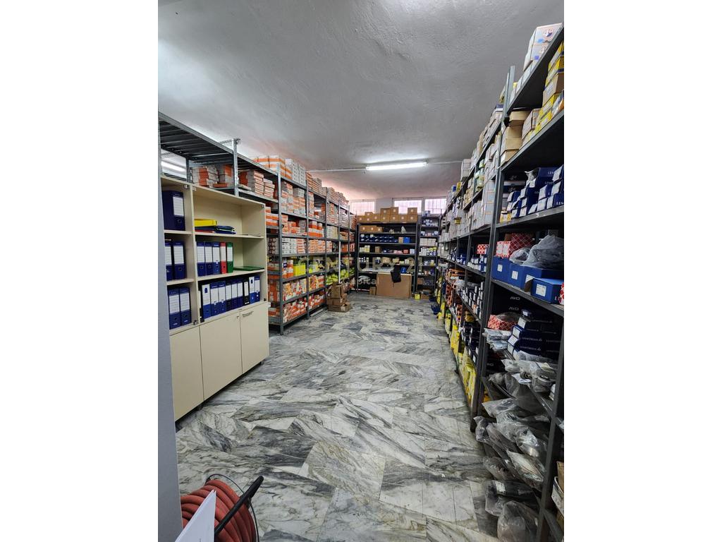 Shesim dyqan ose ambjent biznesi kati 0, buze rrugës kryesore dritan hoxha, laprakë - 187 m²
