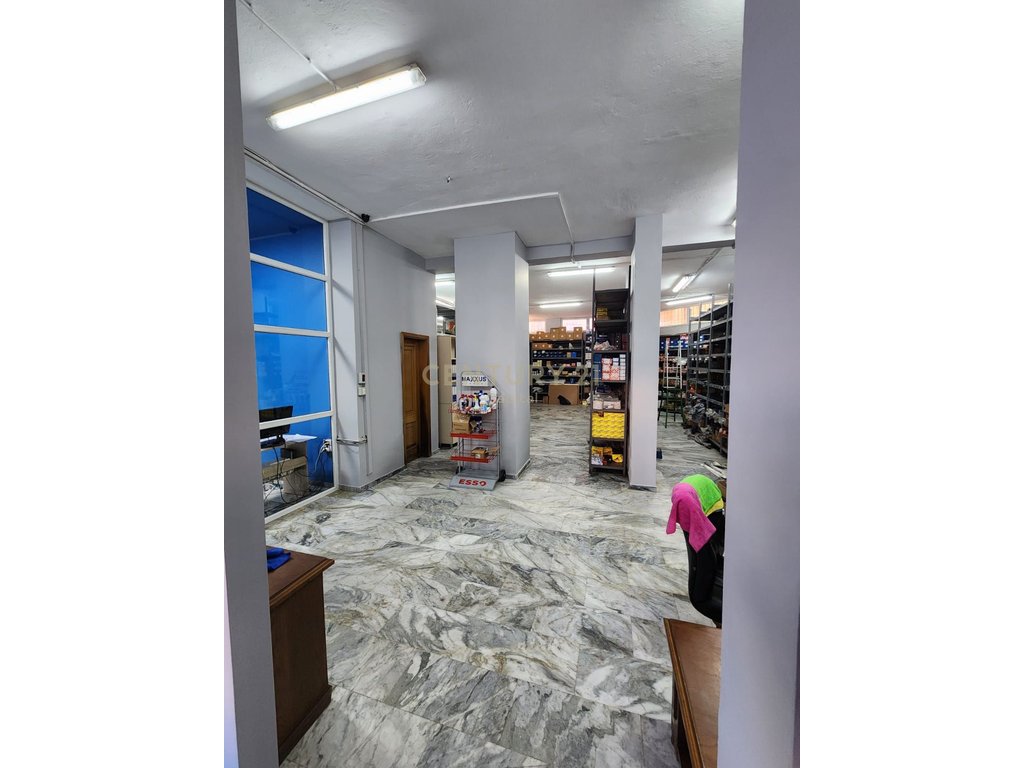 Shesim dyqan ose ambjent biznesi kati 0, buze rrugës kryesore dritan hoxha, laprakë - 187 m²