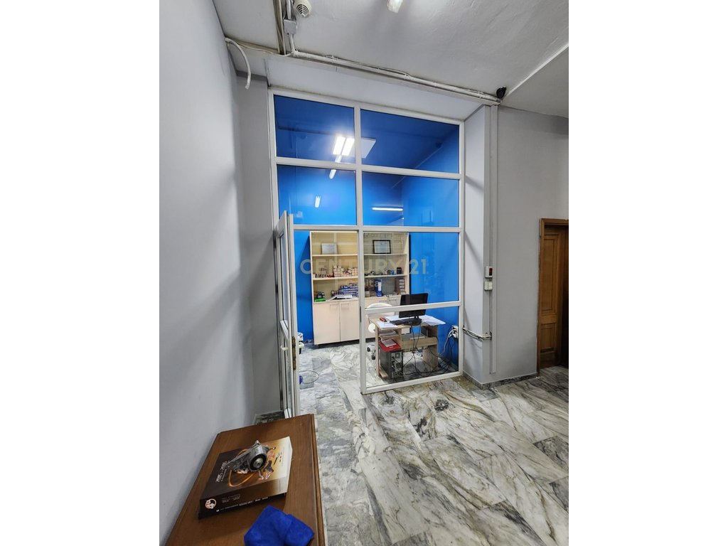 Shesim dyqan ose ambjent biznesi kati 0, buze rrugës kryesore dritan hoxha, laprakë - 187 m²