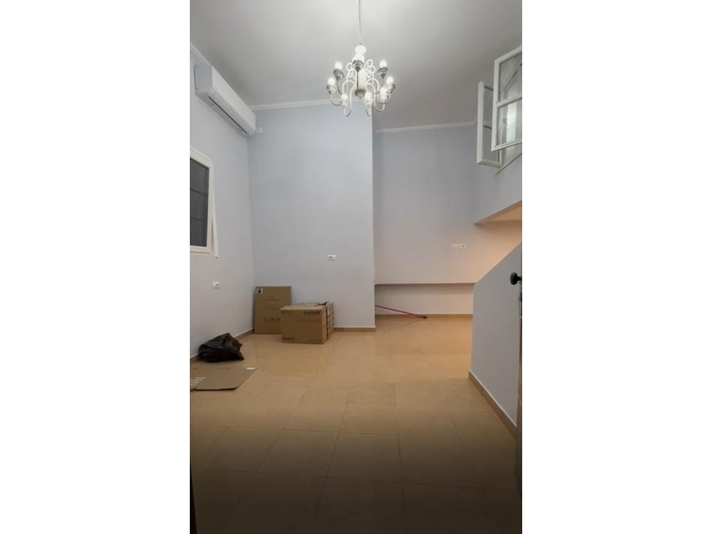 Duplex për shitje në fresku, Tiranë