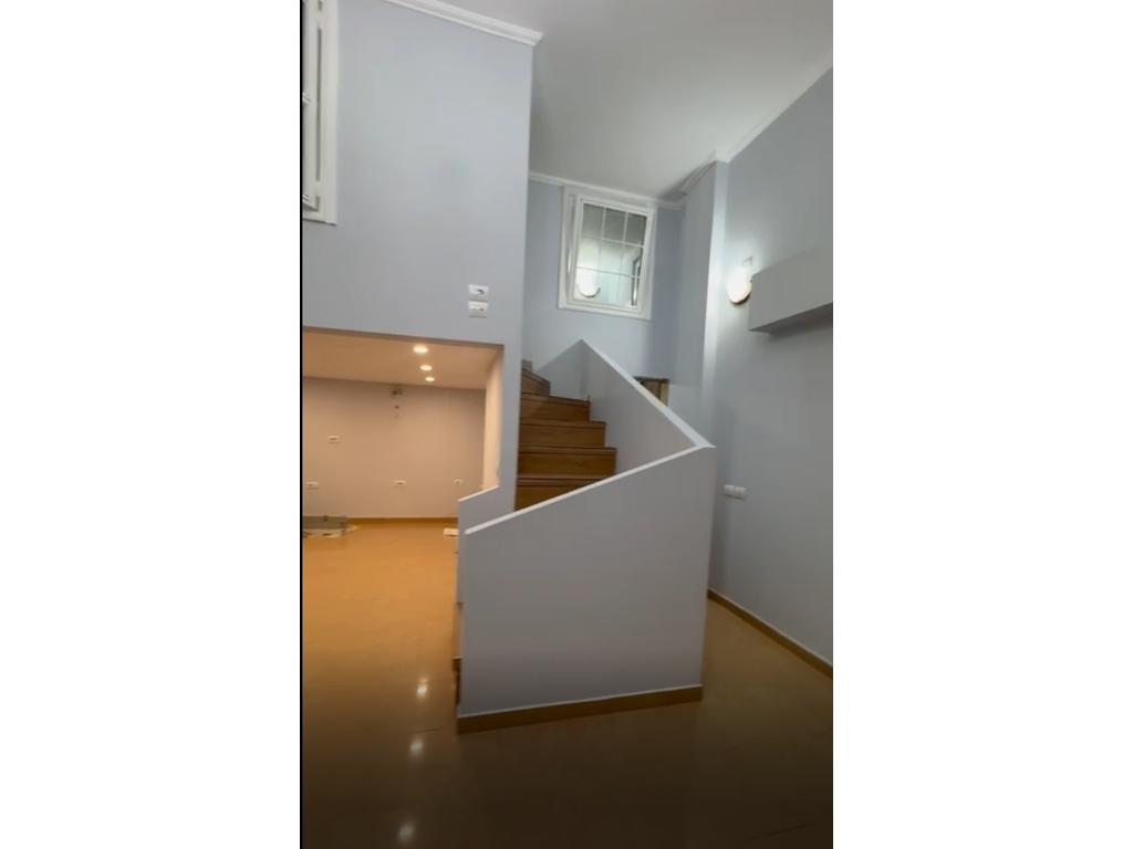 Duplex për shitje në fresku, Tiranë
