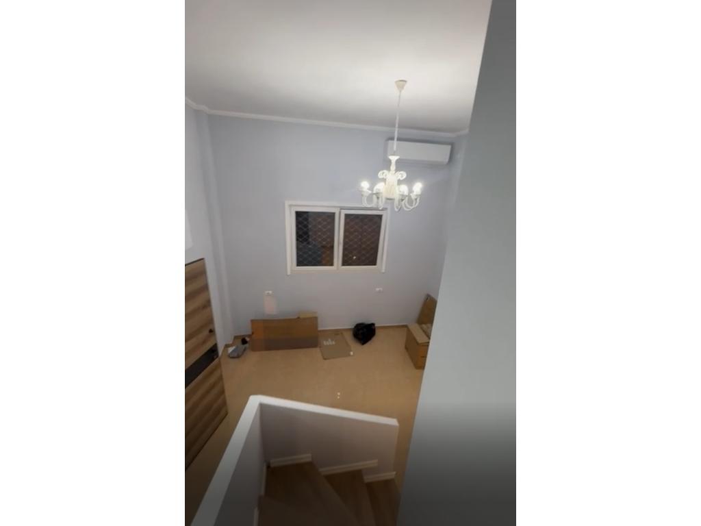 Duplex për shitje në fresku, Tiranë