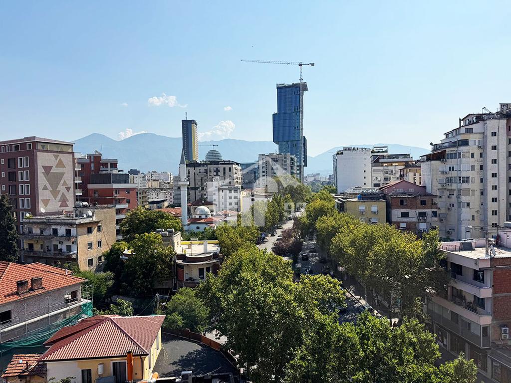Te rruga e kavajës, pranë qendrës