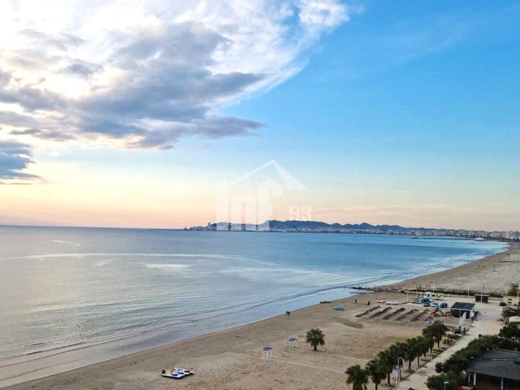 Plage de durres, près du quai de kavajes