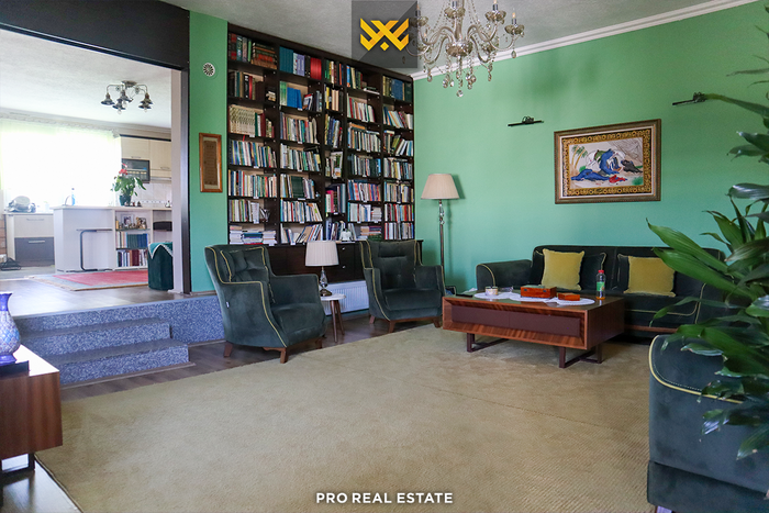 House 400m² for sale in Veternik