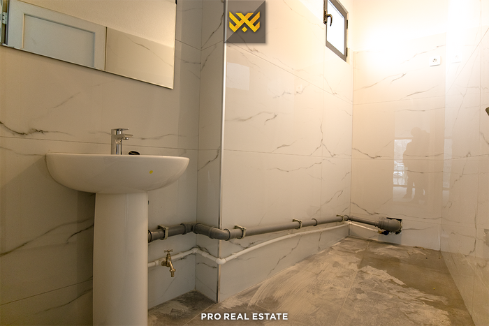 Lokal 80m² me #qira në dardani. (4)