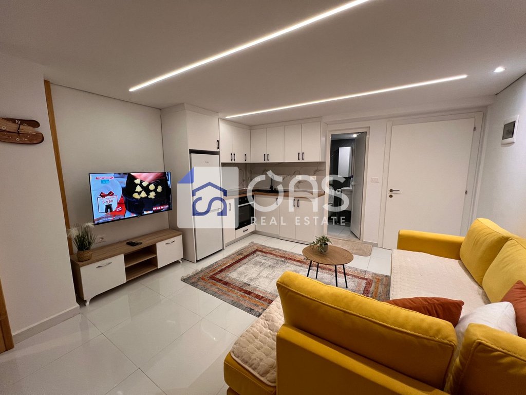 Jepet apartament dublex me qera 1+1 tek shkolla e kuqe