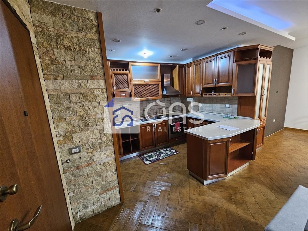 Jepet apartament me qera 3+1 tek rruga dritan hoxha.