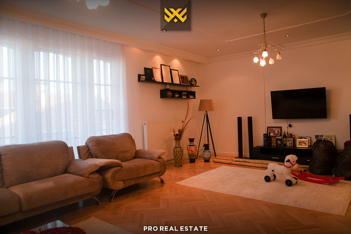 Piano di casa 95m² in affitto a dragodan.