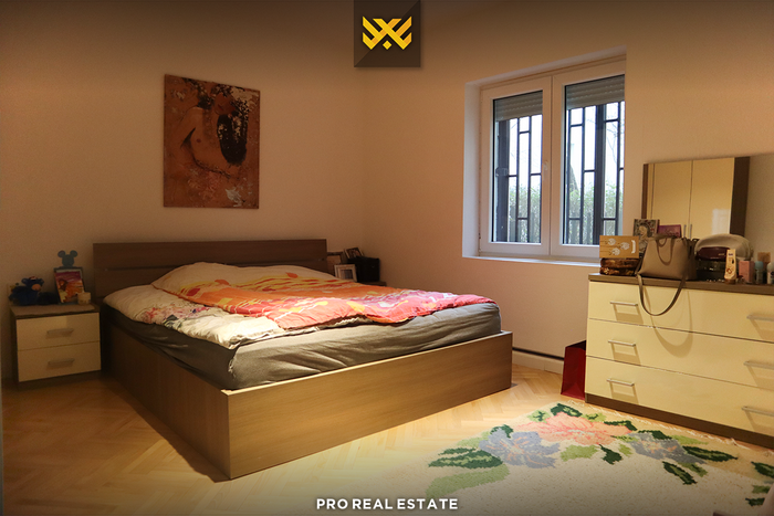 Piano di casa 95m² in affitto a dragodan. (4)
