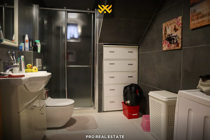 Piano di casa 95m² in affitto a dragodan. (6)