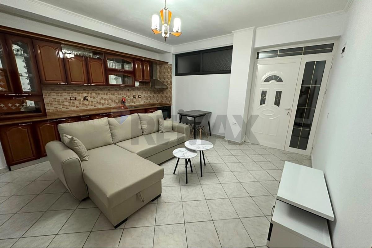 En alquiler: Apartamento 2+1 en el primer piso de una casa privada de dos plantas