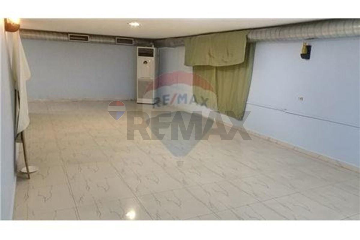 Ofrohet për shitje ambient bodrum me sipërfaqe 165 m², i pozicionuar në një nga zonat më të aksesueshme të tiranës, pranë shkollës së baletit.
