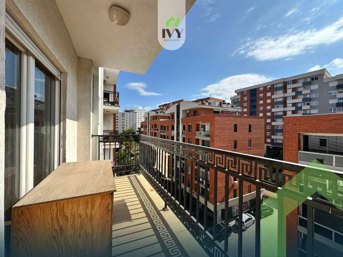 Apartamento de 68 metros quadrados à venda na rruga b
