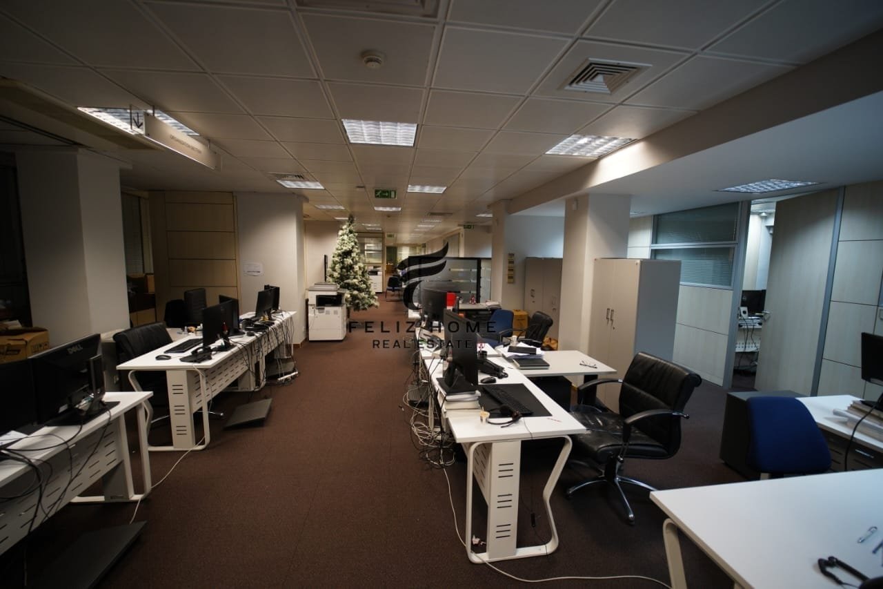 Local commercial en location, rue kavajes, 8600 euro