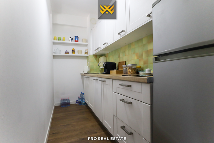 Banesë / zyrë 98.5m² + 95.8m² për #shitje në Aktash
