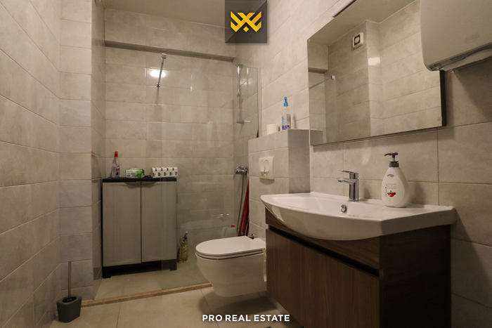 Banesë / zyrë 98.5m² + 95.8m² për #shitje në Aktash