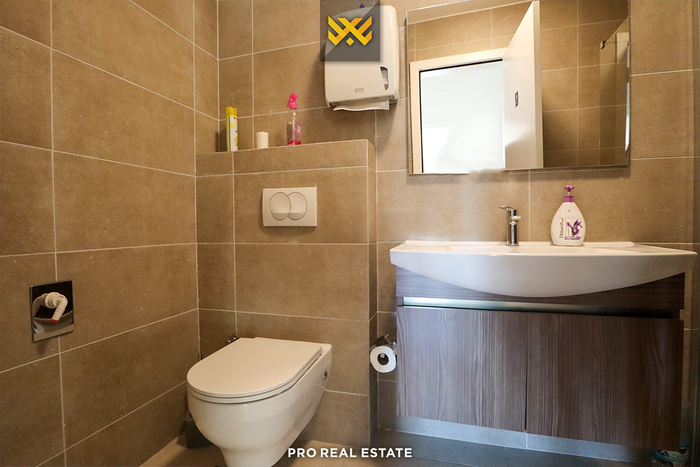 Banesë / zyrë 98.5m² + 95.8m² për #shitje në Aktash