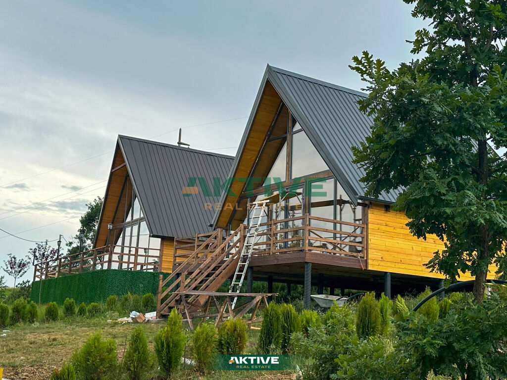 Villa à strazhë