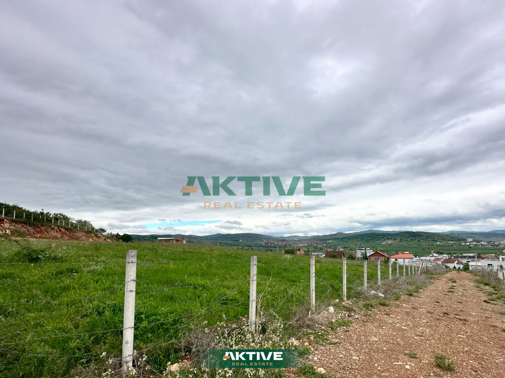Terrain à koretishtë, derrière pojatës