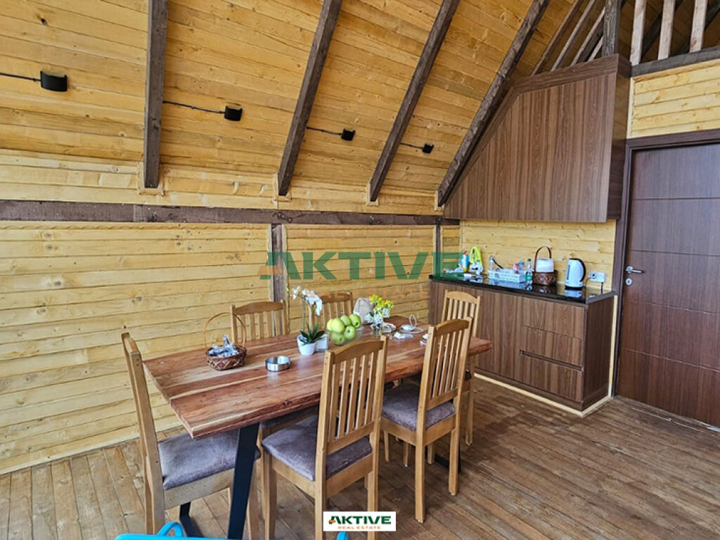 Villa in strazhë - novobërd