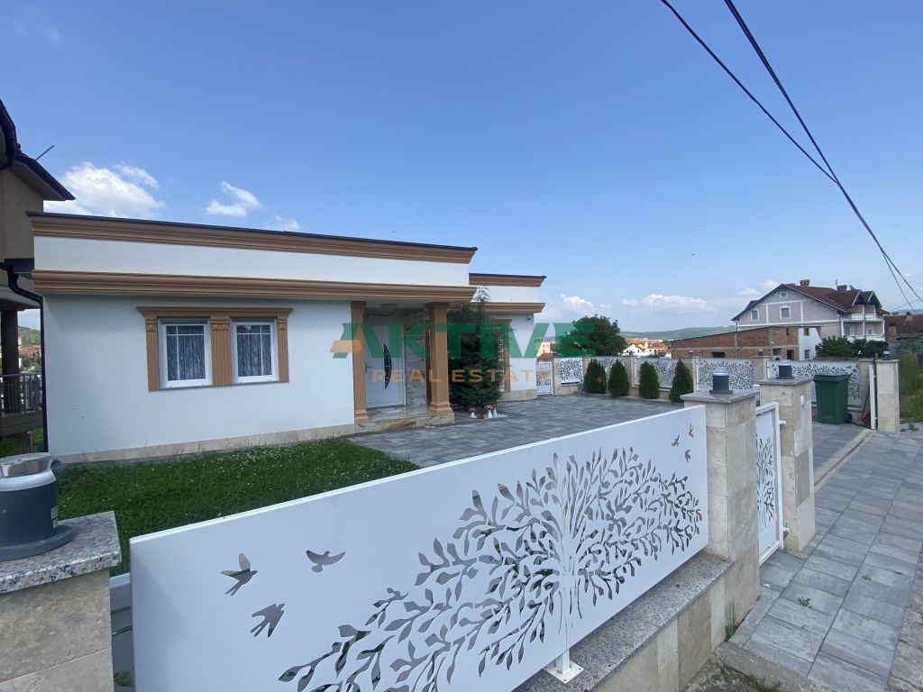 Maison dans la rue fuad dibra