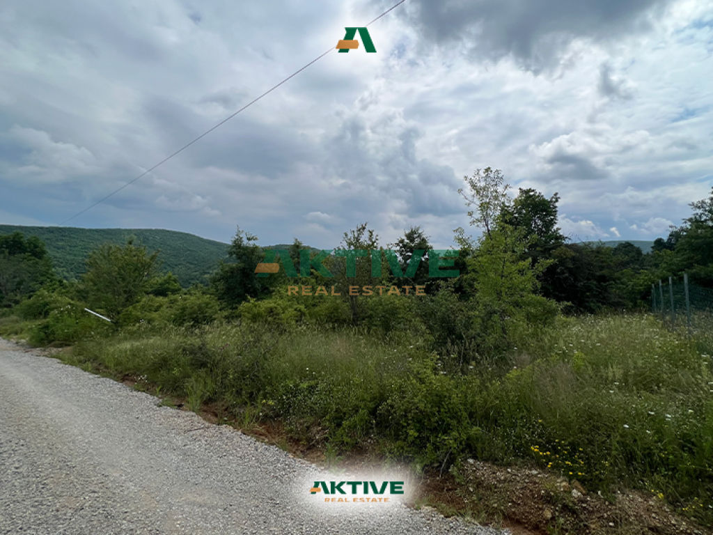 Trois parcelles à makresh të epërm