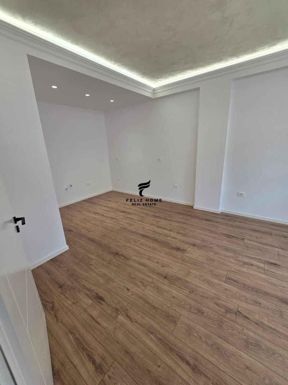Shitet apartament 2+1+2 rruga e kavajes 210.000 euro