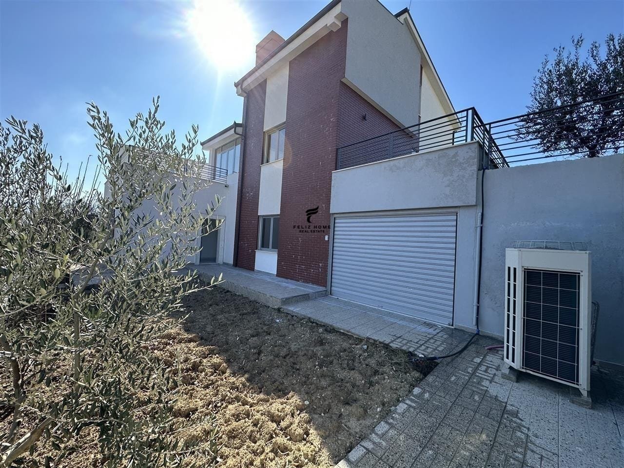 Private villa for sale 765 square meters under 680,000 euro