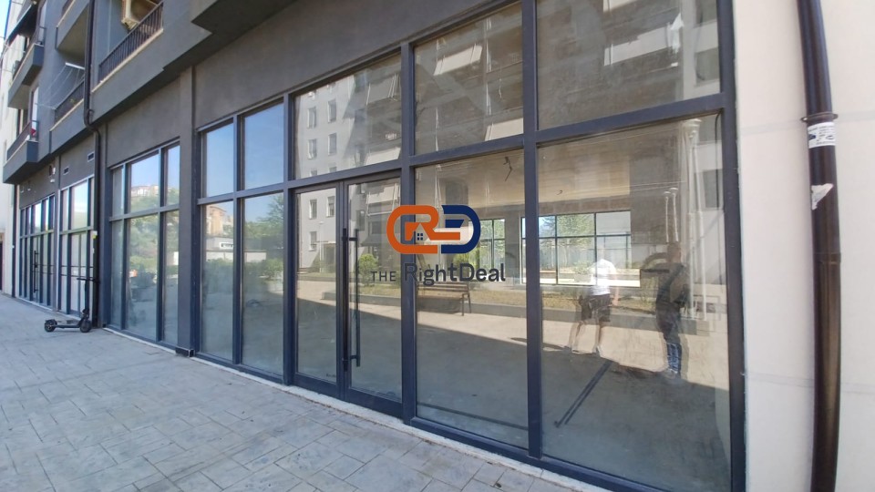 Unité commerciale - vente - spital nene tereza - școala unificată - kinostudio - cuptor