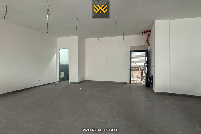 Lokal 130m² me #qira në bregun e diellit