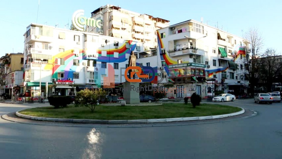 Loja - venda - bloco - garda - lago artificial - estádio dinamo - praça wilson - petro nini luarasi