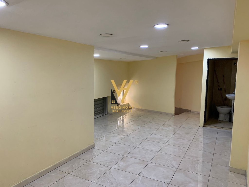 Ambiente de 30 m² para alugar na rua durresit 450 euro