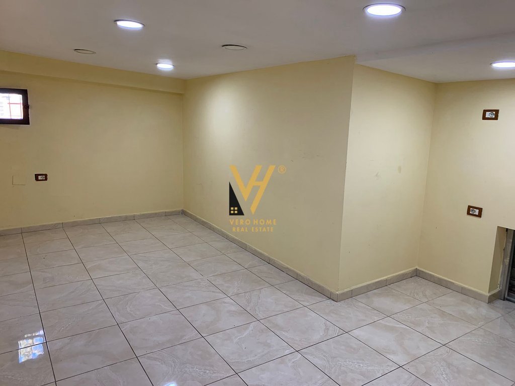 Ambiente de 30 m² para alugar na rua durresit 450 euro (2)