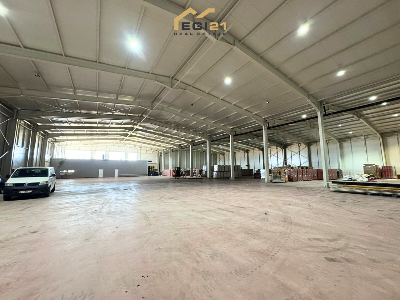 Warehouse 2,250 m² for rent, Graçanicë