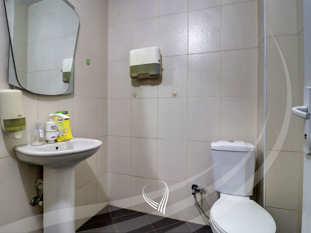 Lokal 300 metra katror me qira në lagjen e muhaxherëve