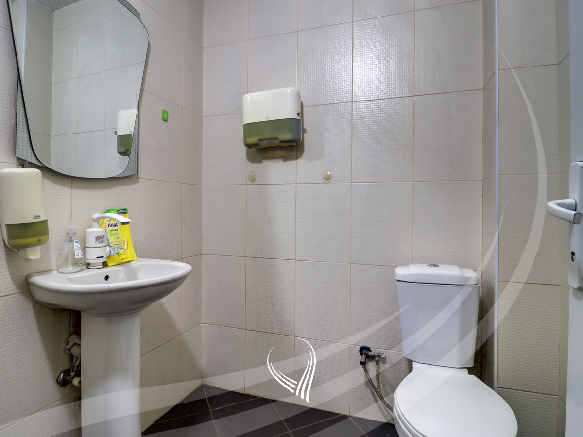 Lokal 300 metra katror me qira në lagjen e muhaxherëve