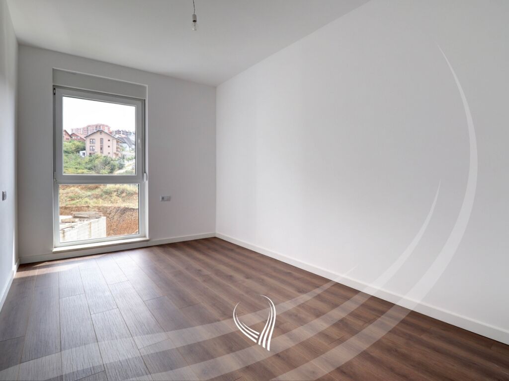 Zyre me 3 dhoma pune me qira në lagjen Prishtina e Re