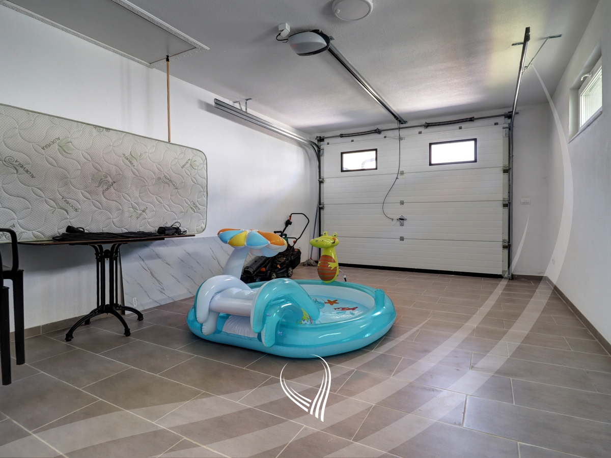 Shtëpi me 3 dhoma gjumit me qira në lagjen matiçan