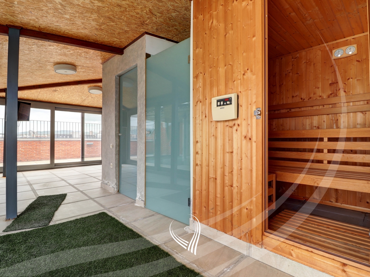 Penthouse 294 metra katror në shitje në lagjen kalabria-emshir