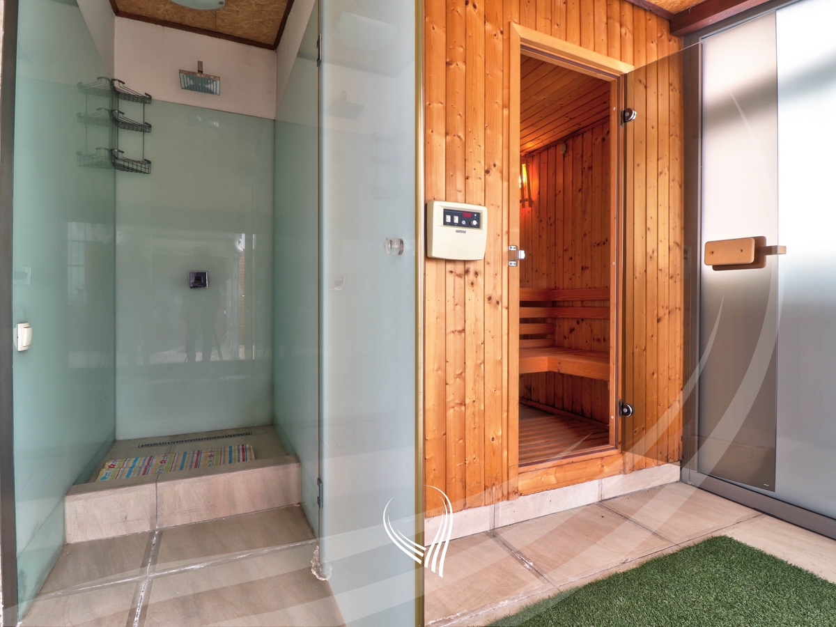 Penthouse 294 metra katror në shitje në lagjen kalabria-emshir
