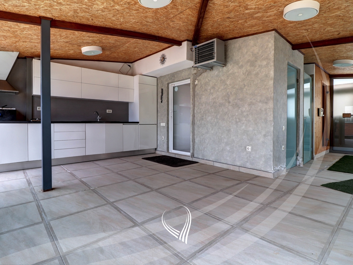 Penthouse 294 metra katror në shitje në lagjen kalabria-emshir