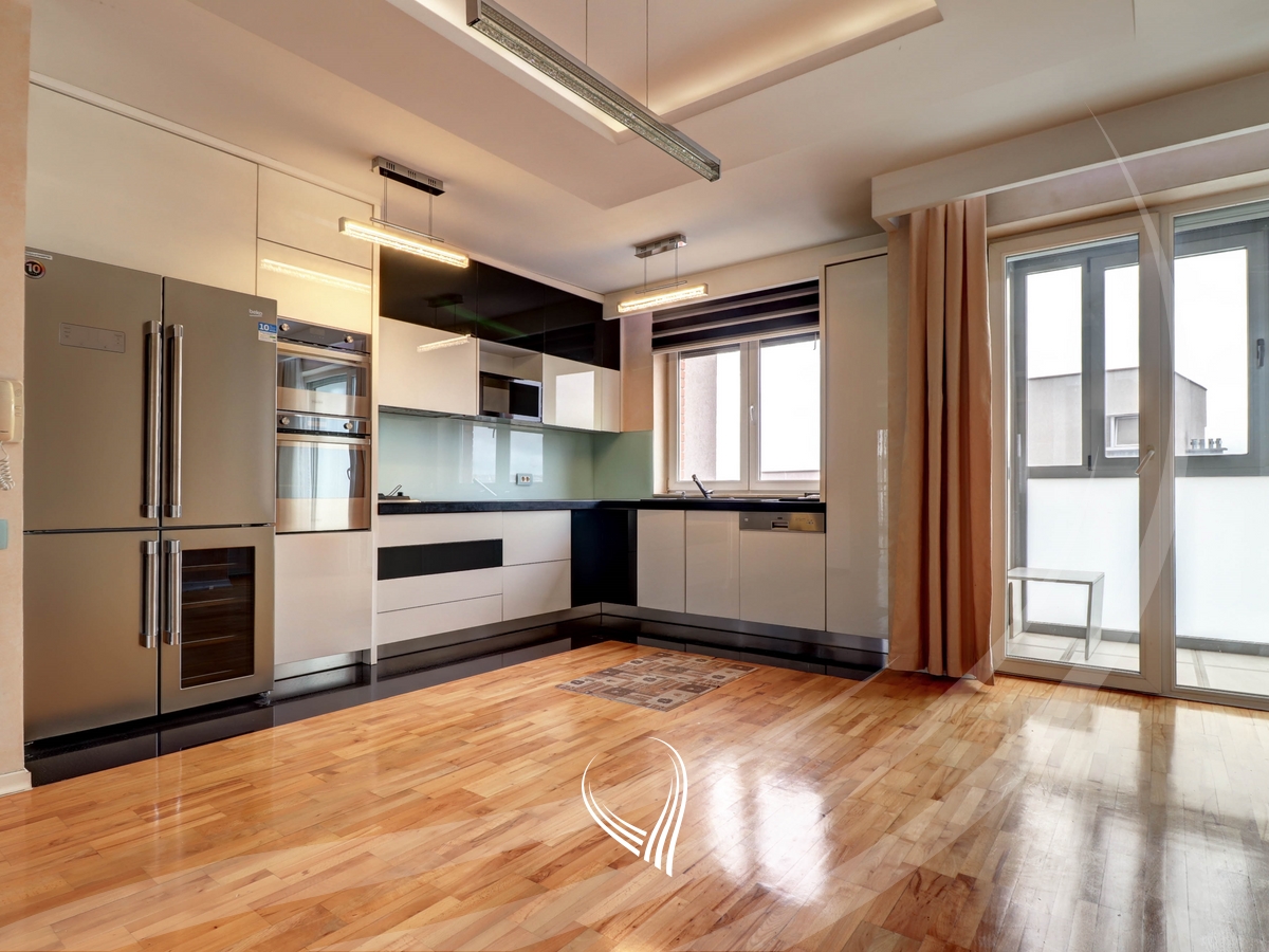 Penthouse 294 metra katror në shitje në lagjen kalabria-emshir