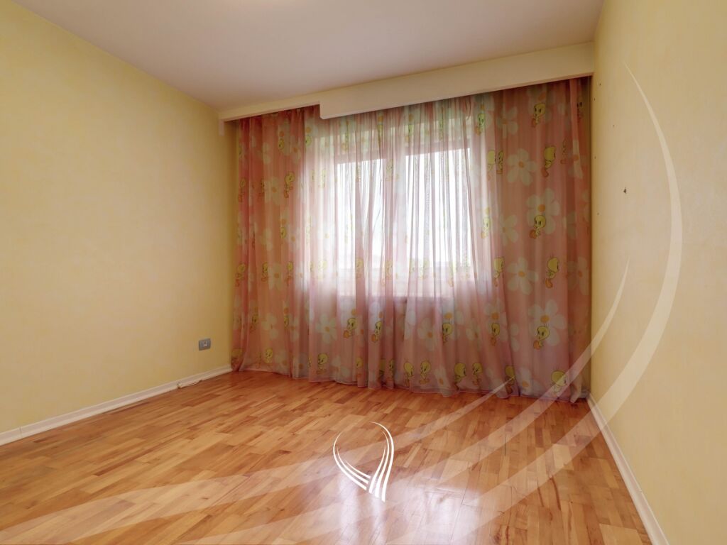Penthouse 294 metra katror në shitje në lagjen kalabria-emshir