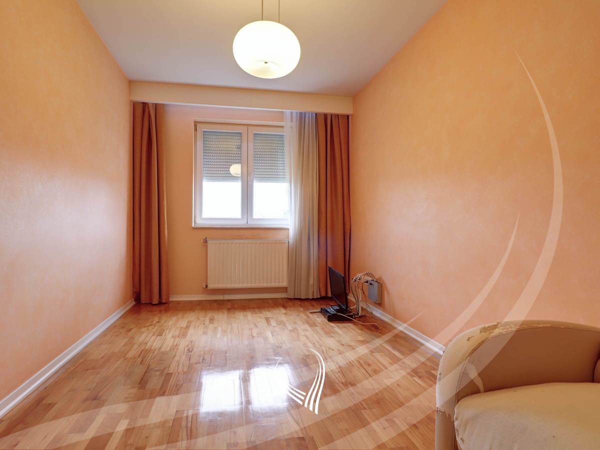 Penthouse 294 metra katror në shitje në lagjen kalabria-emshir